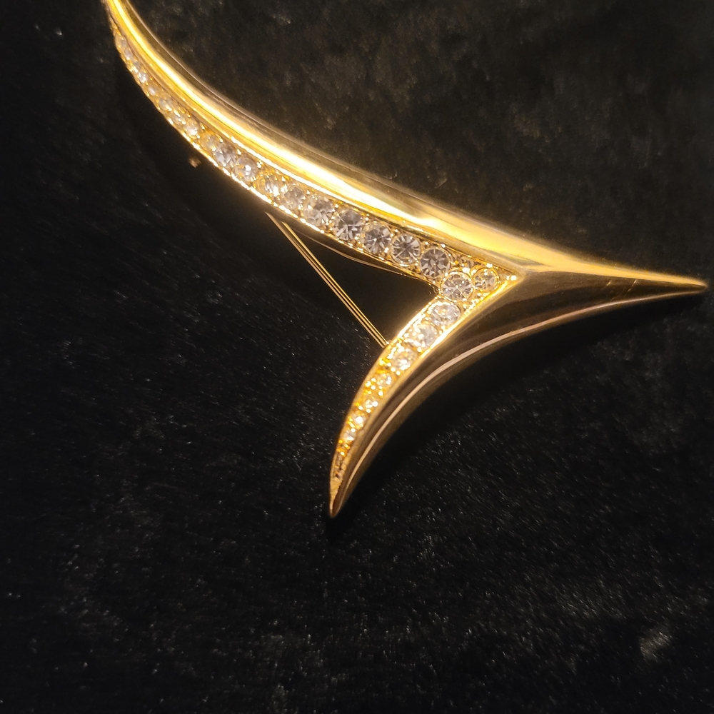Napier Vintage Elegant Gold Brooch with Crystal Accents - Picture 2 of 5